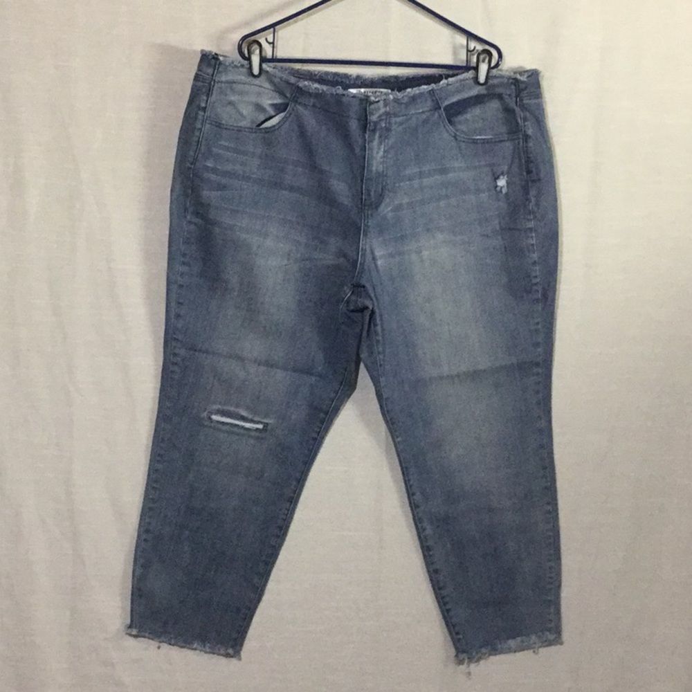 MINE Stretch Light Denim Capris Ripped Look - Picture 1 of 5